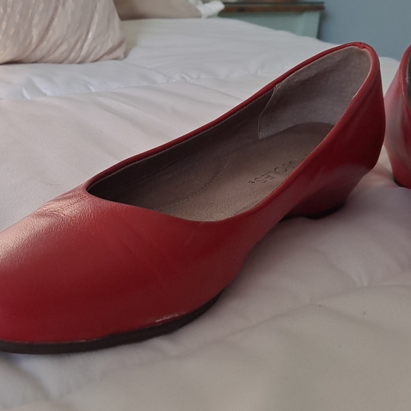 The perfect red flats - Picture 6 of 11